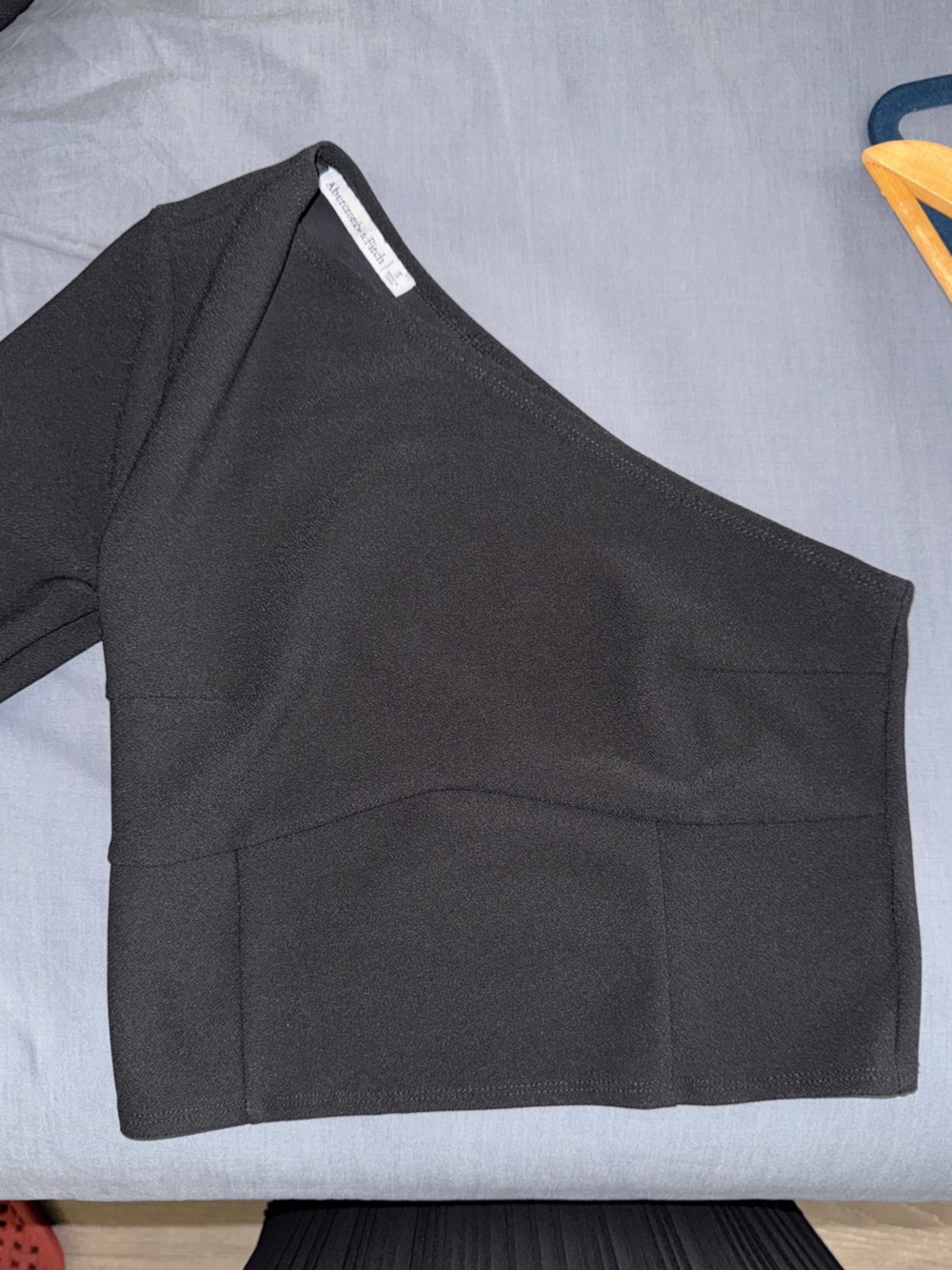 Abercrombie & Fitch black one-shoulder long sleeve crop top - Picture 2 of 5